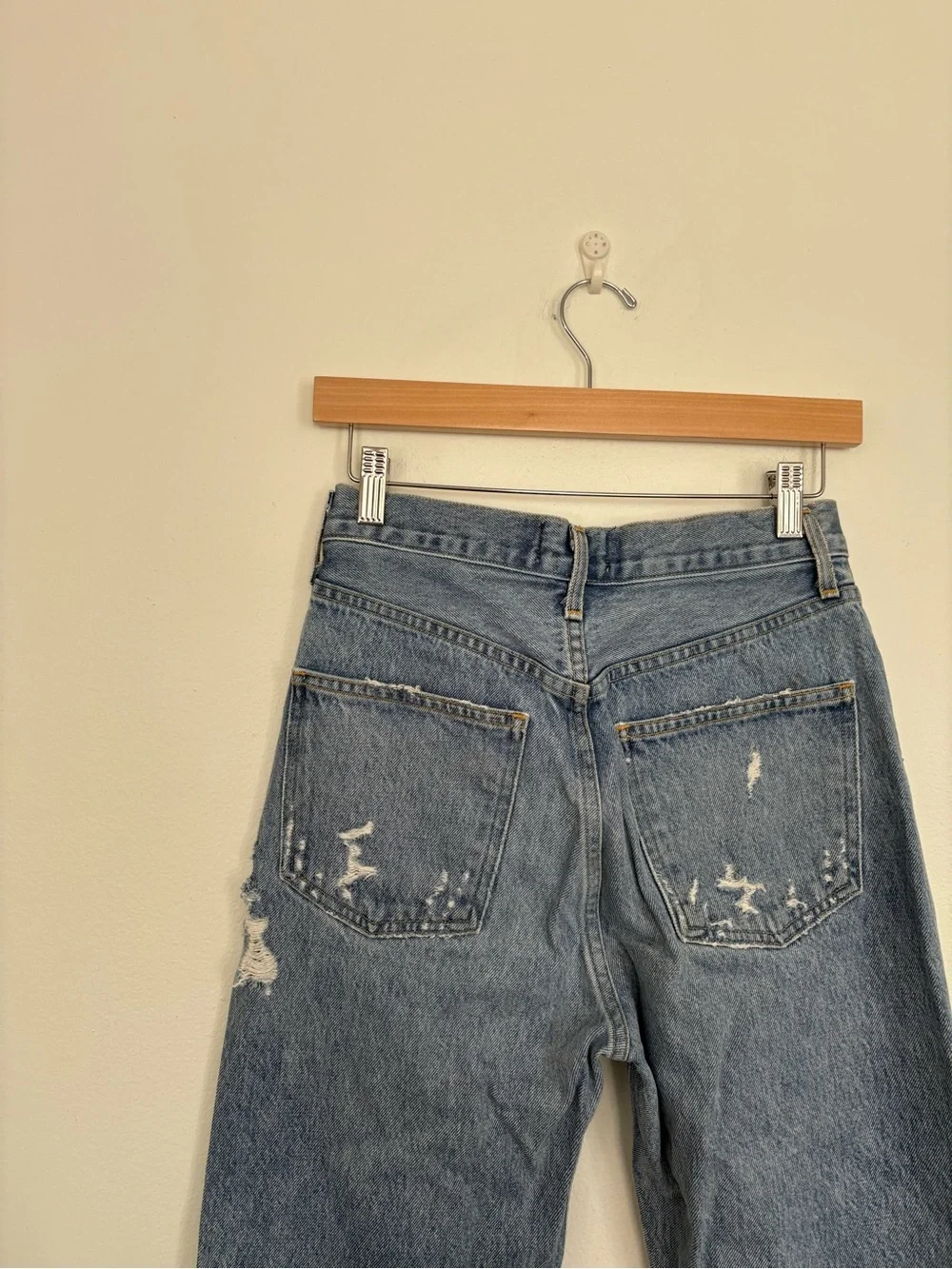 AGOLDE || 90's Mid Rise Loose Fit Jeans in Fall Out Distressed Blue 24